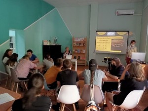 В городской юношеской библиотеке для молодежного экологического лагеря прошел КиноКвиз Битва за Средиземье .