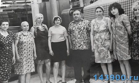 Балашиха.Работницы суконной фабрики  5 и мой отец.фото от- Раиса Козырева.