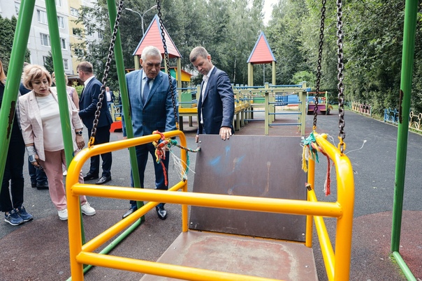Глава Балашихи Сергей Юров поручил устранять дефекты на детских игровых площадках, не дожидаясь обращений жителей.