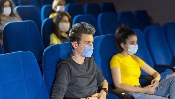 Московским кинотеатрам рекомендовали раз в 10 минут проверять маски на зрителях.