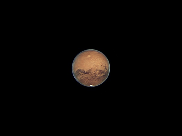 Марс в противостоянии. Ближе к северному полюсу Олимп - самая высокая