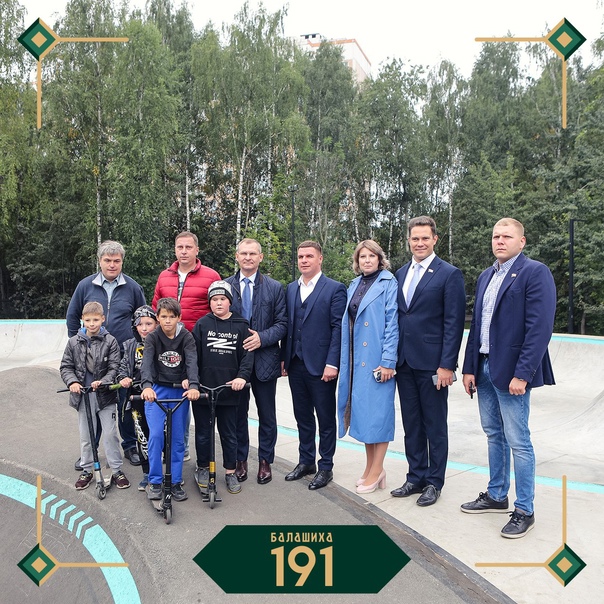 Депутат Московской областной Думы Вячеслав Фомичев в рамках рабочей поездки провел встречу с жителями в Пестовском парке в Балашихе.