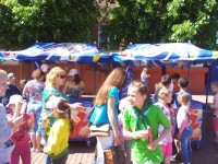 Детям мороженое! 1,5 тысячи пломбиров мороженого раздали члены Местного отделения партии Единая Россия городского округа Балашиха