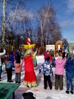 Празднование Масленицы в микрорайоне Новский всегда проходит с активным участием жителей.