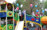 В микрорайоне Дзержинского открыли новую детскую игровую площадку. УК ООО "ГРАД+СЕРВИС"