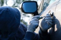 Как избежать кражи из автомобиля Многие автолюбители оставляют машины, где придется, и к тому же практически без присмотра.