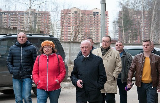 Ситуация в микрорайоне имени Гагарина на особом контроле В микрорайоне имени Гагарина 10 апреля побывал с рабочей поездкой первый