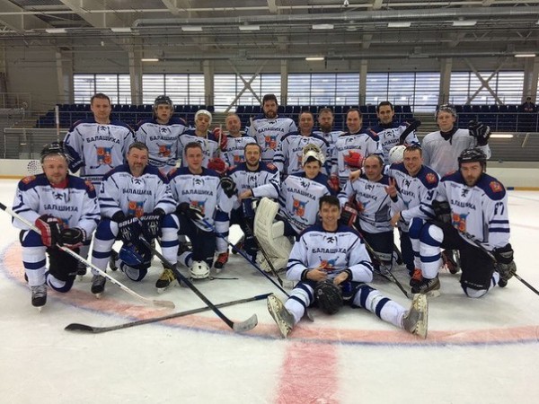 В Сочи завершился первый матч турнира по хоккею среди команд администраций городов России. Управление по физической культуре, спорту и работе с молодежью Балашихи
