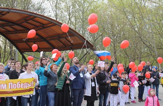 В Балашиха впервые прошел молодёжный флешмоб Салют Победы Инициатором акции стал комплексный молодежный центр Спутник при поддержке