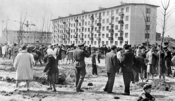 9 мая 1965 года в двадцатую годовщину Победы в городе был разбит сквер Победы. Реутов