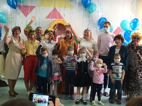 Сегодня прозвенел первый звонок для детей, находящихся на лечении в детском отделении Московского областного онкологического диспансера, Управление по образованию Балашиха