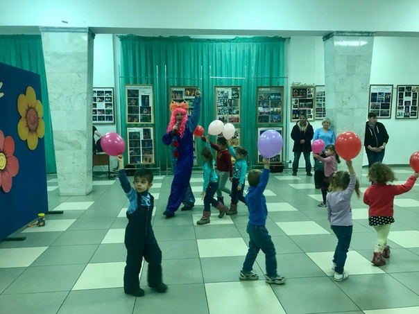 Игровая-развлекательная программа Подари маме улыбку с клоунессой Няшей состоялась во Дворце культуры Балашиха 21 ноября перед концертной