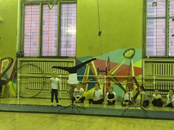 На протяжении всей этой недели, у детей из цирковой студии 13 метров рук С.В.