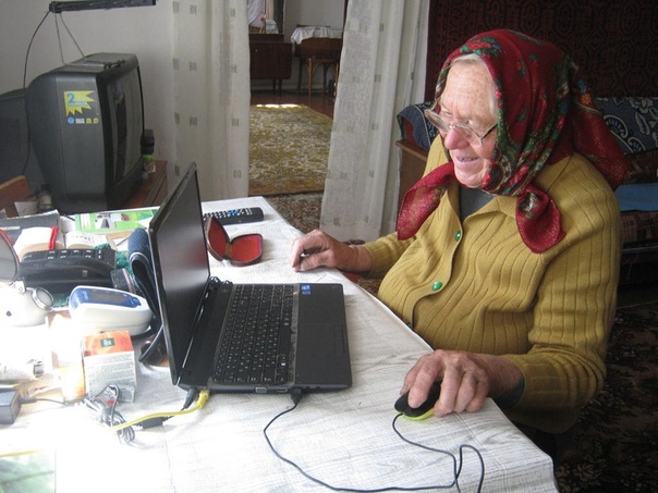 14 пенсионеров из Балашихи начали обучать на курсах компьютерной грамотности, которые проходят в городском техникуме.
