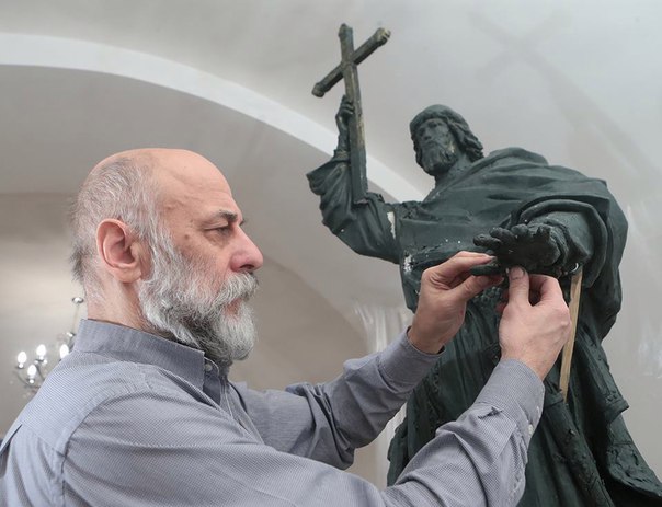Памятник Калашникову в Москве создал скульптор из Балашихи Памятник легендарному оружейнику Михаилу Калашникову открыли 19 сентября