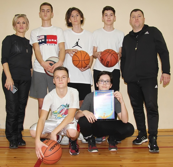 Продолжается муниципальный этап соревнований Всероссийских игр школьников Президентские спортивные игры вид - стритбол среди команд