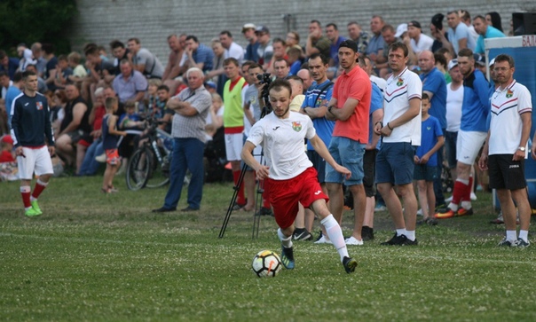 Победы не даются легко Игрок ФК Метеор Кирилл Сумароков получил перелом большого пальца правой кисти в дерби.