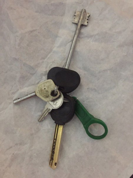 Найдена связка ключей в Павлино,остановка Березовая Роща.Обращаться