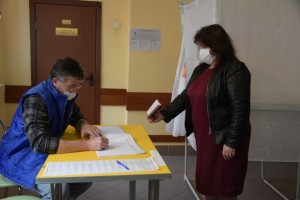 Мой гражданский долг не остаться в стороне! Председатель Общественной палаты Балашихи Елена Жарова проголосовала на УИК3584 в школе
