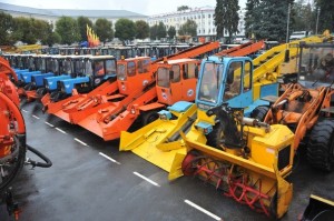 Дорожные службы готовятся к работе в осенне-зимний период В Московской области дорожные службы начали подготовку к переходу на осенне-зимнее