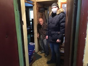 Волонтёры привезли ветеранам Балашихи продукты и лекарства Оперативный волонтёрский штаб Единой России продолжает оказывать ежедневную