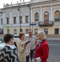 Вчера, 27 мая, славно прогулялись с членами правления Союза журналистов Подмосковья по одной из самых красивых улиц Москвы Пречистенке.