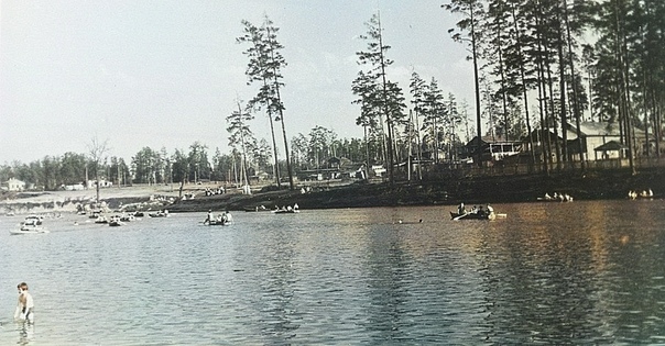 В летний день на Вишняковском пруду. 1958 год.