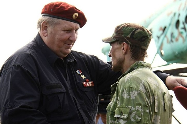 Герой России Сергей Лысюк (слева)