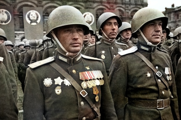 Герой Советского Союза гвардии полковник А. Д. Епанчин на Параде Победы в Москве 24 июня 1945 года.