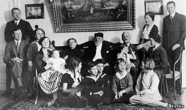 Семья Пельтцер на праздновании 90-летия Карла-Роберта Пельтцер (в центре). 1936 г.